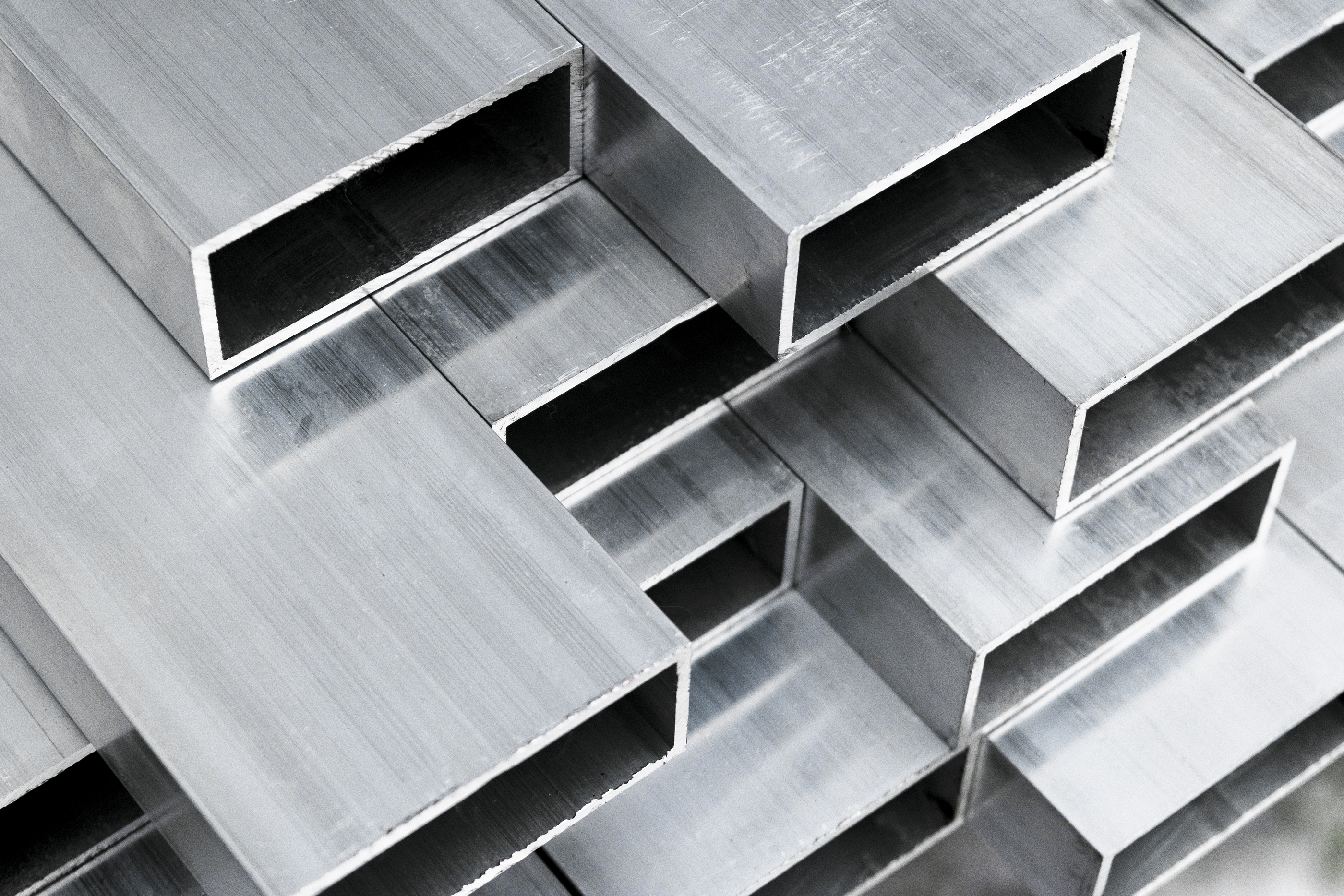 Production employee aluminium